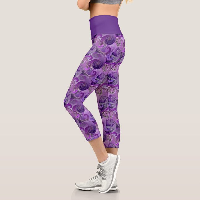 Trendy Lila Paisley Pattern Capri Leggings (Links)