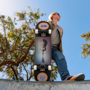 Trendy Mit Monogramm Skateboard mit Gitarre