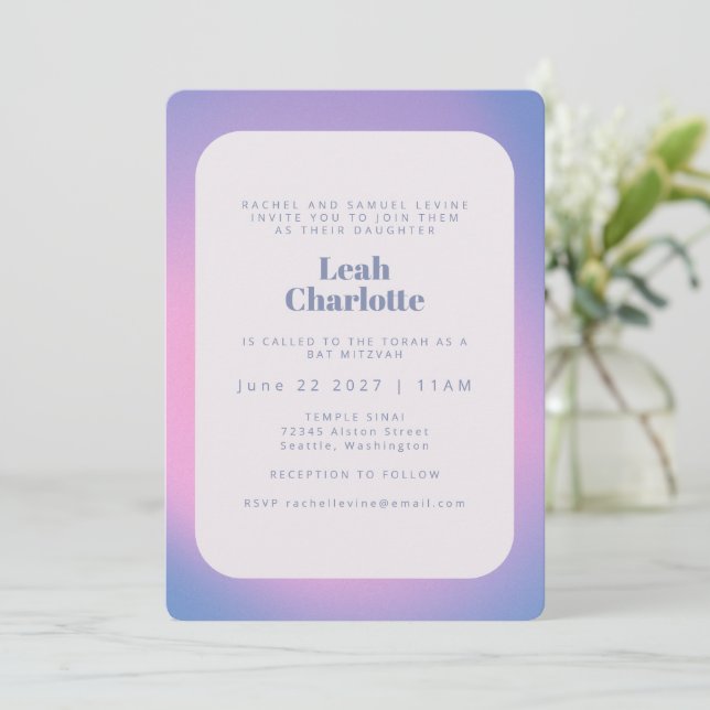 Trendy Modern Gradient Lavender Lila Bat Mitzvah Einladung (Stehend Vorderseite)
