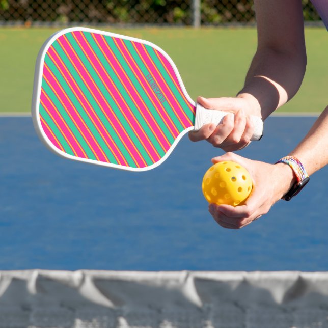 Trendy Modern Monogram Name Striped Pickleball Schläger (InSitu)