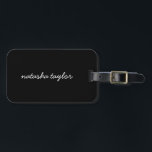 Trendy Modern Solid Black Script Monogram Gepäckanhänger<br><div class="desc">Mit diesem modernen,  modernen Solid Black Script Monogram Name Luggage Tag bereiten Sie sich auf Ihren nächsten Urlaub oder Ihre Geschäftsreise vor. Kann mit Ihrem Wunschnamen auf der Vorderseite und Ihren Kontaktdaten auf der Rückseite angepasst werden.</div>