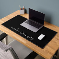 Trendy Modern White Script Name auf Black Desk Mat