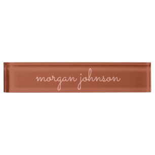Trendy Monogram   Burnt Orange + Blindskriptname Namensplakette