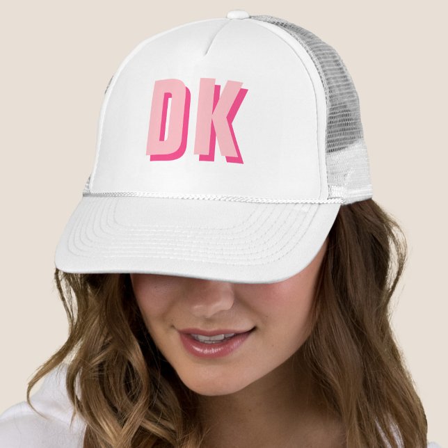 Trendy Monogram Initial Bachelorette White Pink Truckerkappe (Von Creator hochgeladen)