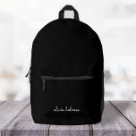 Trendy Monogram | Modern Black Script Name Bedruckter Rucksack<br><div class="desc">Ein einfaches,  benutzerdefiniertes Monogramm-Design in einer informellen,  lässigen,  handgeschriebenen Schrifttyp in auffallendem einfarbigem Schwarzweiß. Das Monogramm kann leicht personalisiert sein,  um ein Design so einzigartig wie Sie sind zu machen! Das perfekte trendige Geschenk oder Accessoire für jeden Anlass.</div>