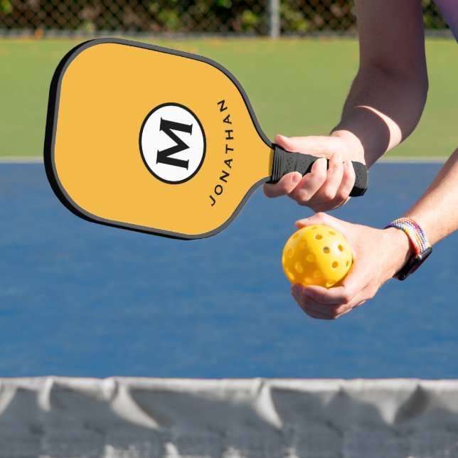 Trendy Mustard Monogram Initial Name Pickleball Schläger (InSitu)