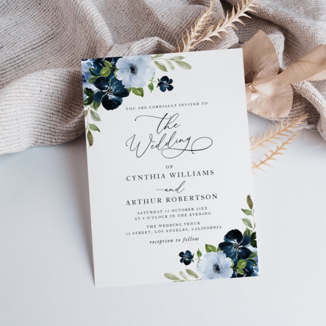 Trendy Navy und hellblaue Blumenschrift Hochzeit Einladung (Von Creator hochgeladen)