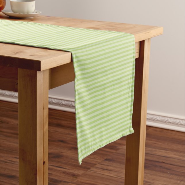 Trendy Pastel Bright Lime Green Stripes Muster Kurzer Tischläufer (Beispiel)