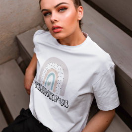Trendy Pastel Rainbow Typografie Dankbar T-Shirt