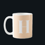 Trendy Peach C108 White Initial Monogram Custom Kaffeetasse<br><div class="desc">Jede Tasse verfügt über einen Single, der vor dem Hintergrund zeitgenössischer Farbtöne kühl in knalligem Weiß vorgestellt wird und eine elegante und personalisierte Touch für Ihren Alltag bietet. Wählen Sie aus einer Vielzahl moderner Farbtöne, um das passende Ambiente für Ihren Stil zu finden oder jemanden zu schenken. Diese Kollektion ist...</div>