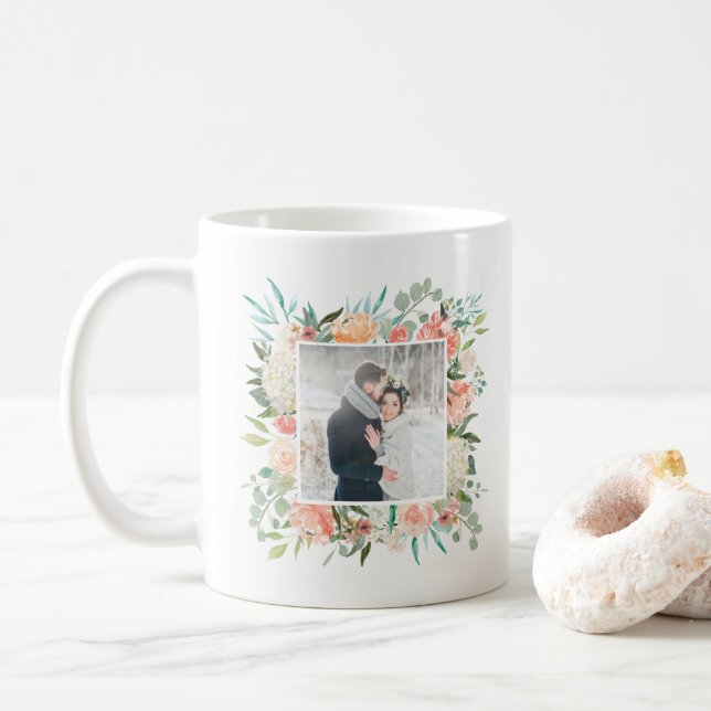 Trendy Peach Floral Watercolor mit Foto Tasse (Mit Donut)