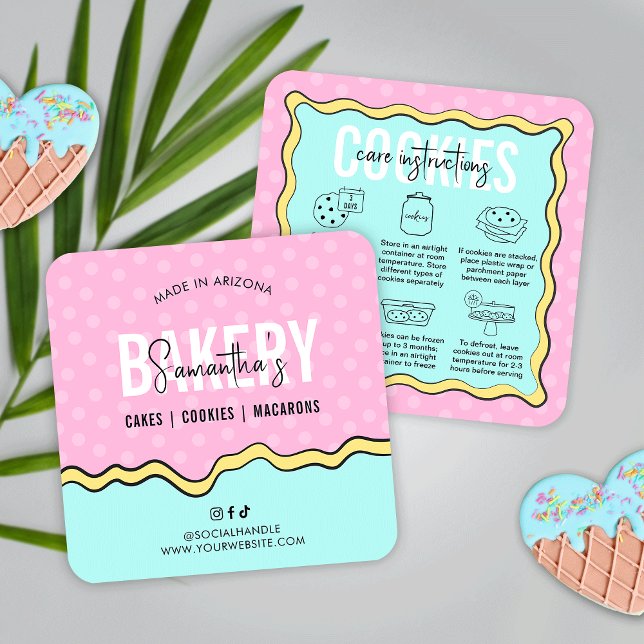Trendy Pink Blue Cartoon Cookies Pflegeanweisungen Quadratische Visitenkarte (Trendy cookie care instructions cards in pastel pink & blue colors and modern cartoon style design)