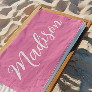 Trendy Pink Girls Name Handgeschriebenes Skript be Strandtuch