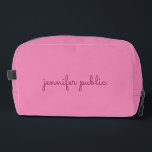 Trendy Pink Template Eleganter Niedlicher Handgesc Waschbeutel<br><div class="desc">Individuell moderne,  einfache Vorlage Handgeschriebener Skriptname Monogram Initial Letter Upload Image Print Accessories / Bags & Wallets / Kosmetische & Toilettentaschen / Pink Solid Color Dopp Kit.</div>