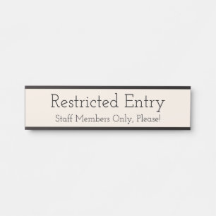 Trendy "Restricted Entry" Türschild