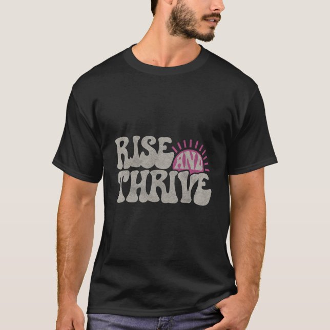 Trendy Rise und einfache, fette Text T-Shirt (Vorderseite)