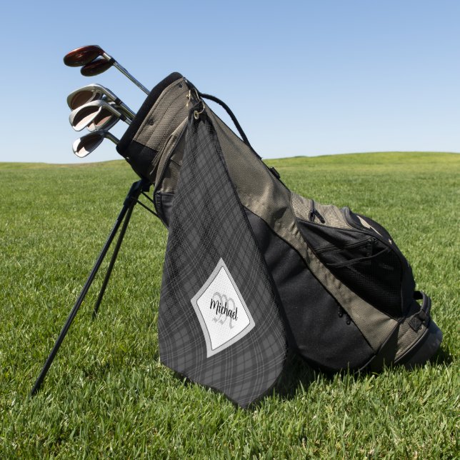 Trendy Schwarz-weiß tartan Personalize Monogram Golfhandtuch (Gras)