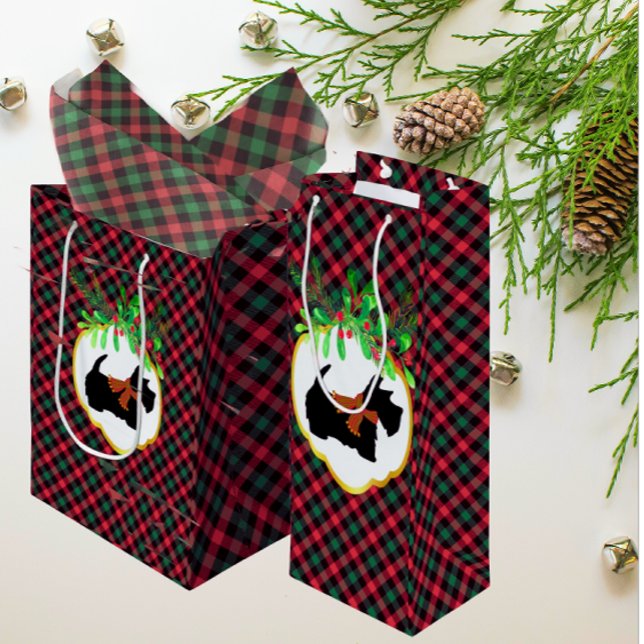  Trendy Scottie Red Black Green Christmas Plaid  Geschenktüte Für Weinflaschen (Fun red green black plaid, with a charming Scottie!)