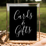 Trendy Script Black Wedding Cards und Gifts Sign Poster<br><div class="desc">Dieses schlichte und elegante Hochzeitszeichen mit dem Satz "Karten und Geschenke" in weißer Schrift auf einem auffallenden schwarzen Hintergrund bietet eine raffinierte Touch für Ihre Veranstaltung. Personalisieren Sie das Zeichen mit optionalem, benutzerdefiniertem Text, z. B. Ihren Namen, das Hochzeitstag oder eine herzliche Danksagung, um es wirklich einzigartig zu machen. Dieses...</div>