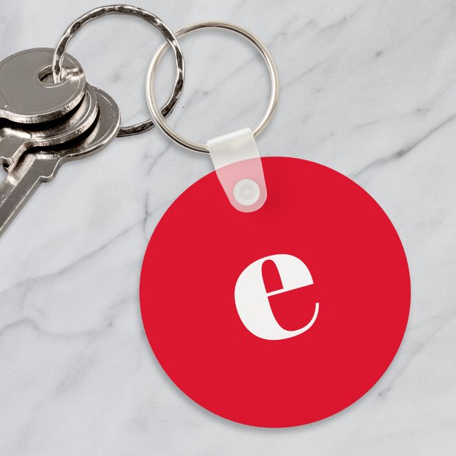 Trendy Simple Modern Initial Mit Monogramm Red Schlüsselanhänger (A striking red keychain with monogram lower case initial in a modern font)