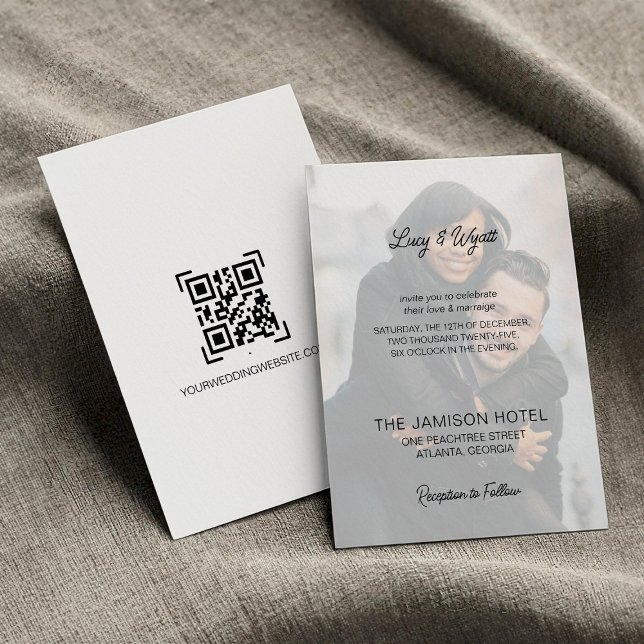 Trendy Simple Script Overlay Foto Wedding Einladung (Von Creator hochgeladen)