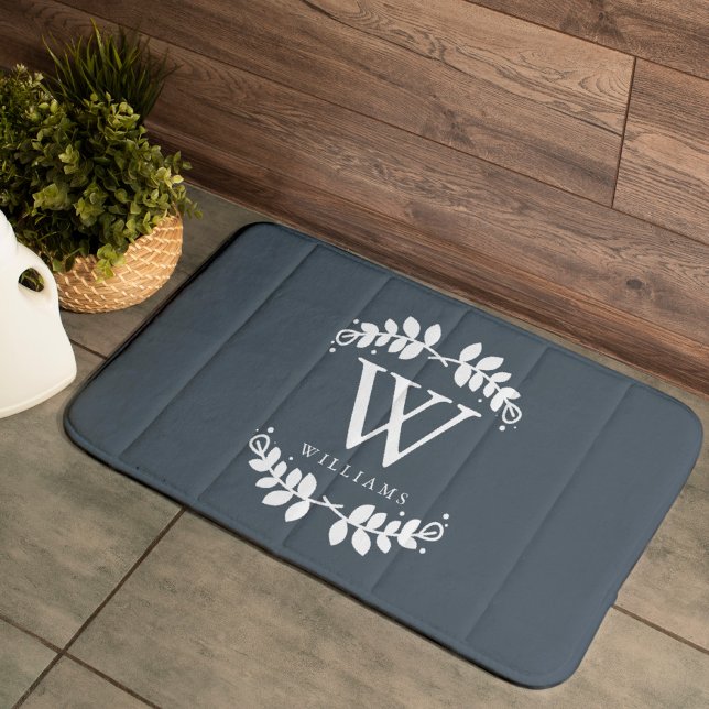 Trendy Slate Gray Monogram Badematte (Von Creator hochgeladen)
