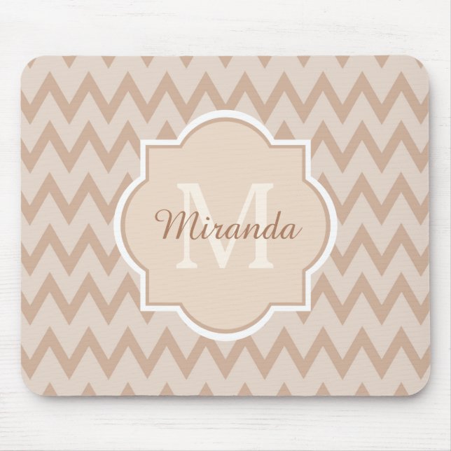 Trendy Tan Brown Zickzack Zigzag Name und Monogram Mousepad (Vorne)
