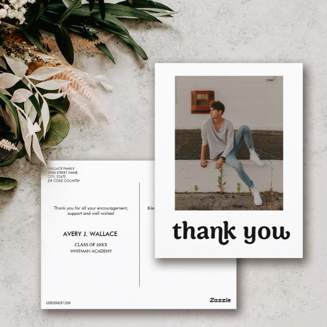 Trendy Typografy Abschluss Foto Vielen Dank Postkarte (Modern Male Graduate Photo trendy typography Announcement postcard.)