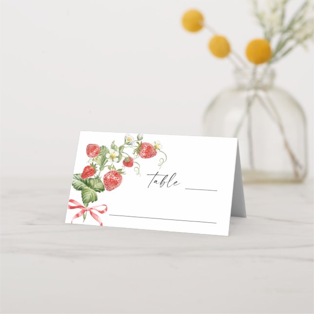 Trendy Watercolor Meadow Strawberry Brautparty Platzkarte (Vorderseite)