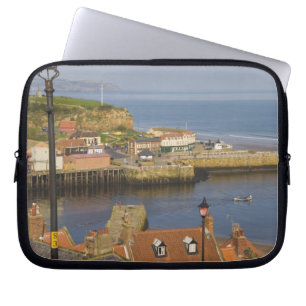 Treppe hinunter zum Hafen, Whitby, Norden Laptopschutzhülle