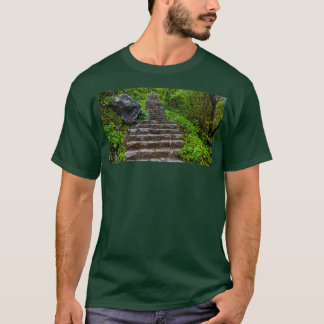 Treppen im Dschungel T-Shirt