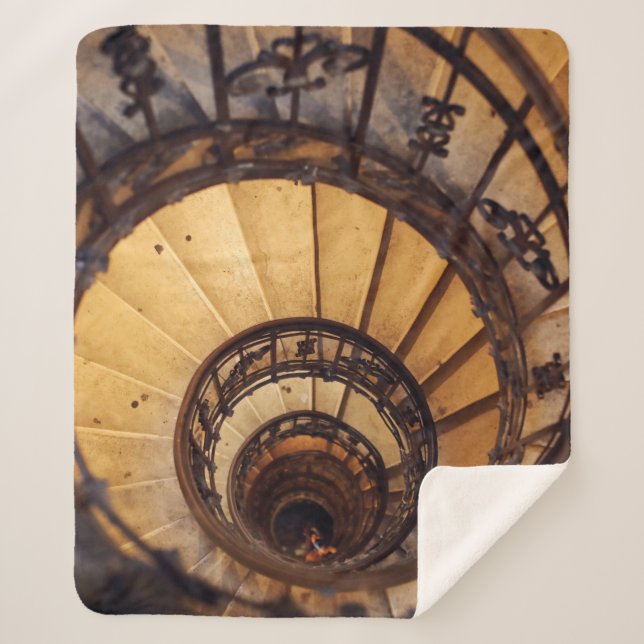 Treppen mit Spiralkreistreppen, alte Treppen, Sherpadecke (Vorderseite)