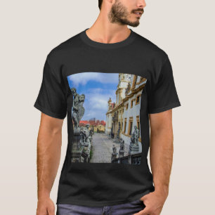 Treppen mit Stein Engel in der Kirche Loreto Prag T-Shirt