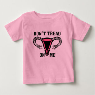 Treten Sie mir keine weibliche Pro-Wahl entgegen Baby T-shirt