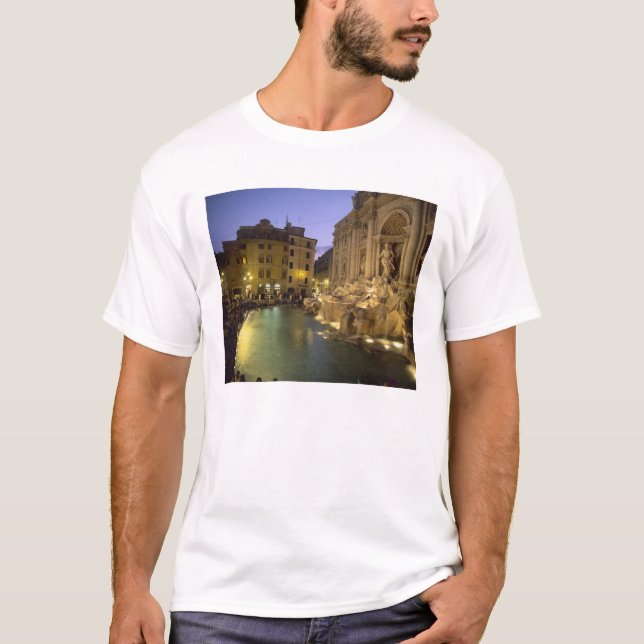 Trevi-Brunnen am Abend, Rom, Latium, Italien T-Shirt (Vorderseite)