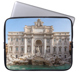 Trevi-Brunnen am frühen Morgen - Rom, Italien Laptopschutzhülle