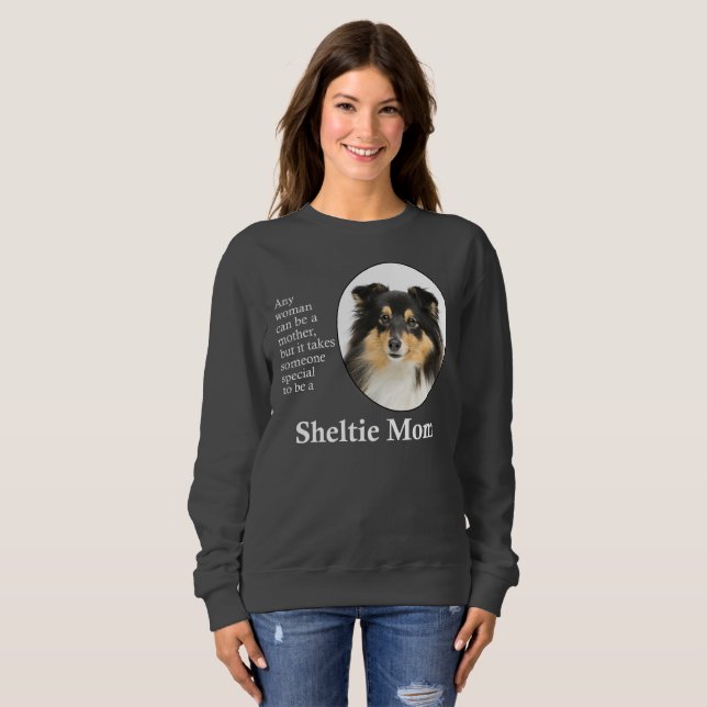 Tri-Color Sheltie Mama Sweatshirt (Vorne ganz)