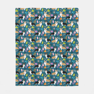 Tri und roter Corgientwurf des Corgis-Trainings - Fleecedecke