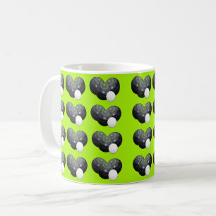 Triad of Precision: Rasenbowls Trio-Jack auf Limon Kaffeetasse
