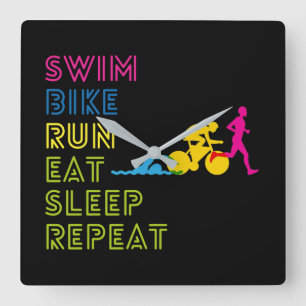 Triathlon schwimmen Fahrrad laufen essen Schlaf w Quadratische Wanduhr