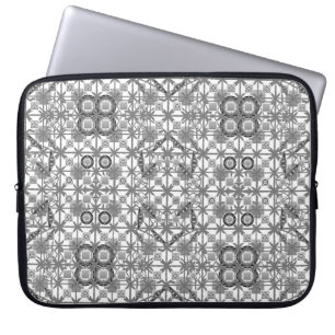Tribal Batik - grau / grau, schwarz und weiß Laptopschutzhülle