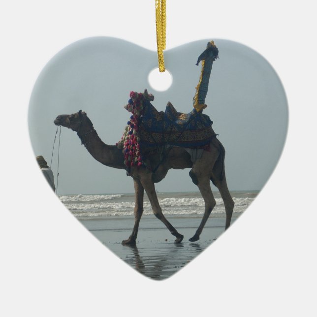 Tribal Camel Ride: Morgengrauen mit Sandstrand und Keramik Ornament (Vorne)