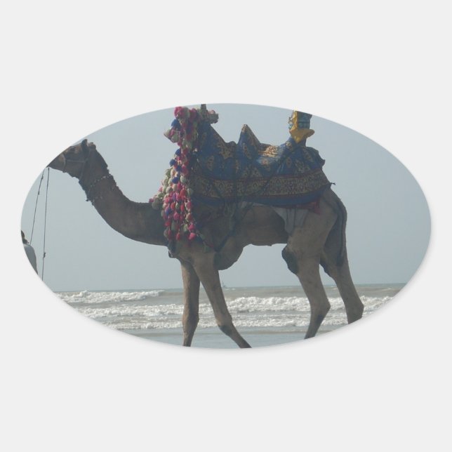 Tribal Camel Ride: Morgengrauen mit Sandstrand und Ovaler Aufkleber (Vorderseite)