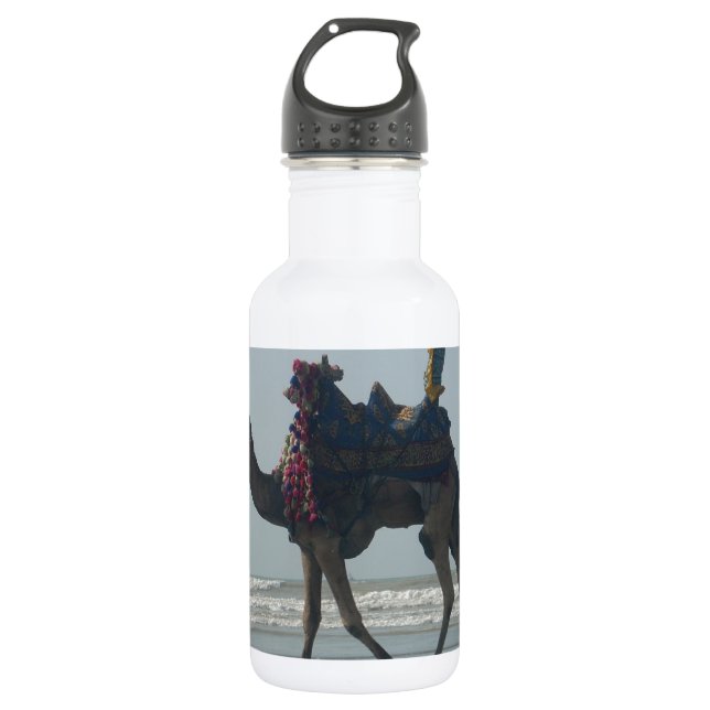 Tribal Camel Ride: Morgengrauen mit Sandstrand und Trinkflasche (Vorderseite)