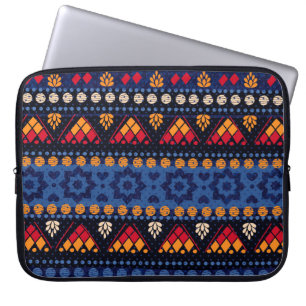 Tribal-Design: Multifunktionales nahtloses Muster. Laptopschutzhülle