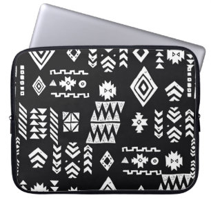 Tribal geometrisch: Stilvoller nahtloser Hintergru Laptopschutzhülle