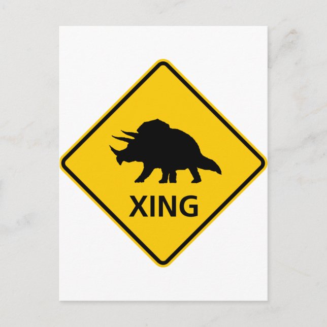 Triceratops Crossing Highway Sign Dinosaurier Postkarte (Vorderseite)