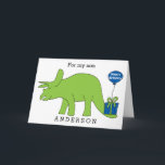 Triceratops Dinosaur Birthday Son Karte<br><div class="desc">Eine Triceratops Dinosaurier Geburtstagskarte mit einem Happy Birthday Ballon an der Gegenwart. Man kann die Dinosaurier-Geburtstagskarte dieses Kindes leicht mit ihrem Namen personalisieren. In der Geburtstagskarte steht: "Größter Geburtstag wünscht einem Dino-Milben!" die Sie auch ändern können, wenn Sie möchten. Auf der Rückseite steht "Happy Birthday 2018". Ideal für den Geburtstagsjungen,...</div>