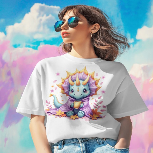 Triceratops in einem Deckbett verwickelt, Sipping  T-Shirt (Von Creator hochgeladen)