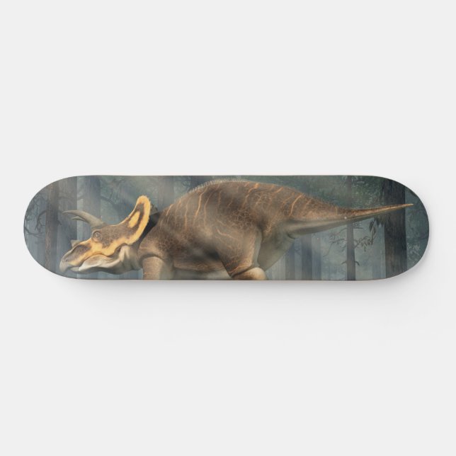 Triceratops in einem Urwald Skateboard (Horizontal)